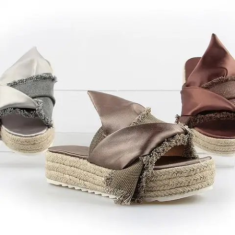 Kamoa Flip Flops on Platform